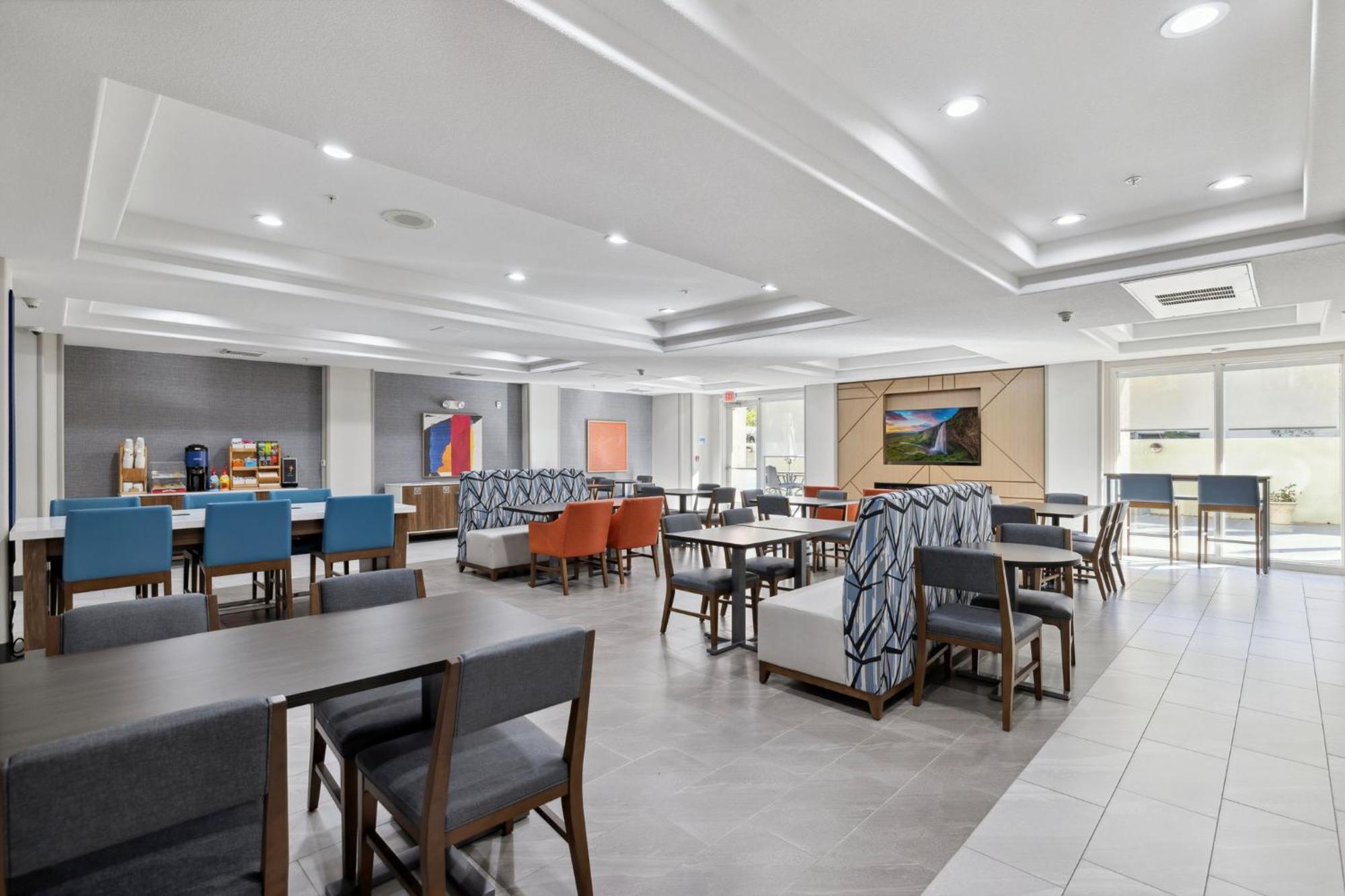 Holiday Inn Express Hotel & Suites Vacaville By Ihg Buitenkant foto