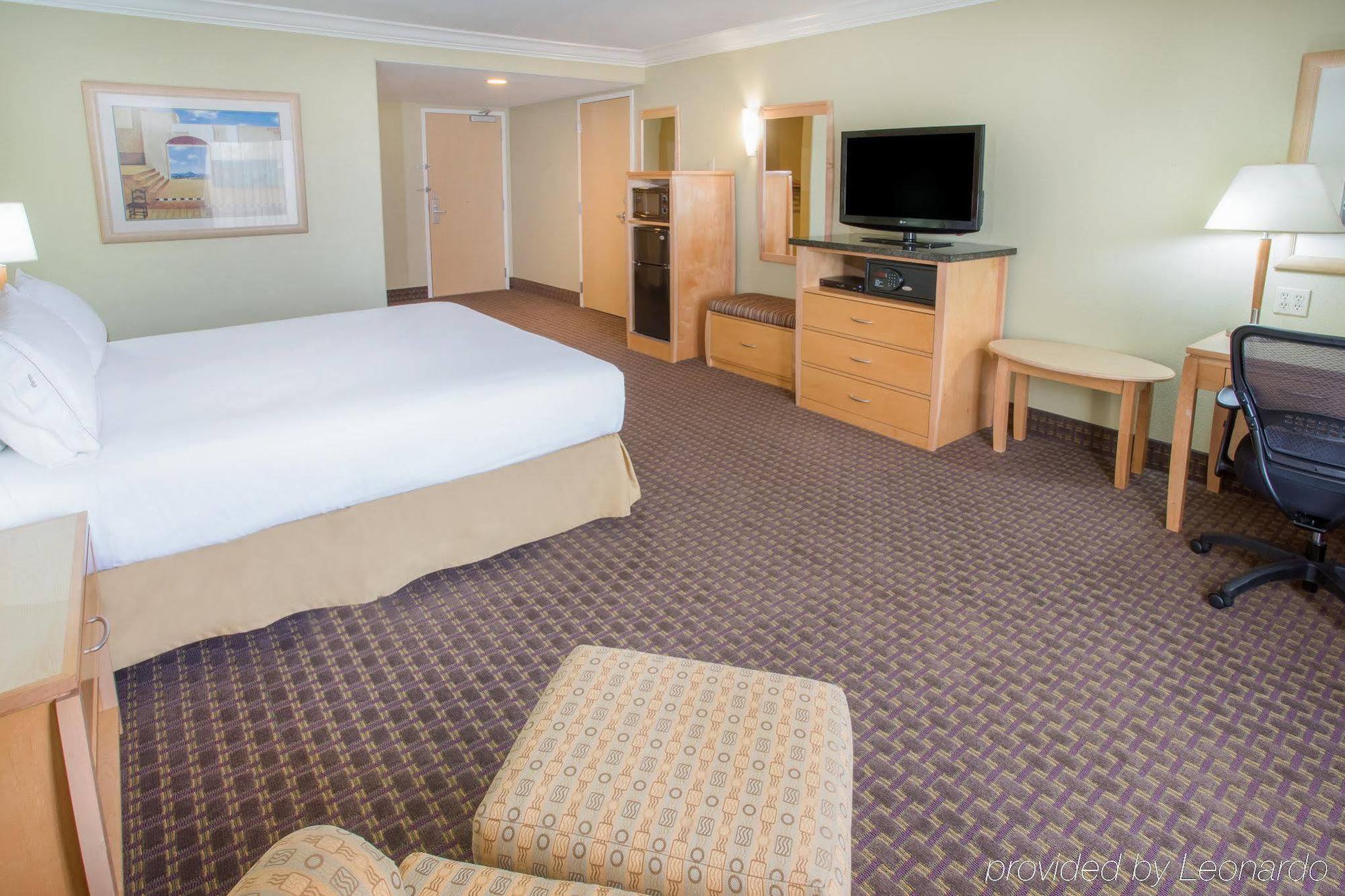 Holiday Inn Express Hotel & Suites Vacaville By Ihg Buitenkant foto