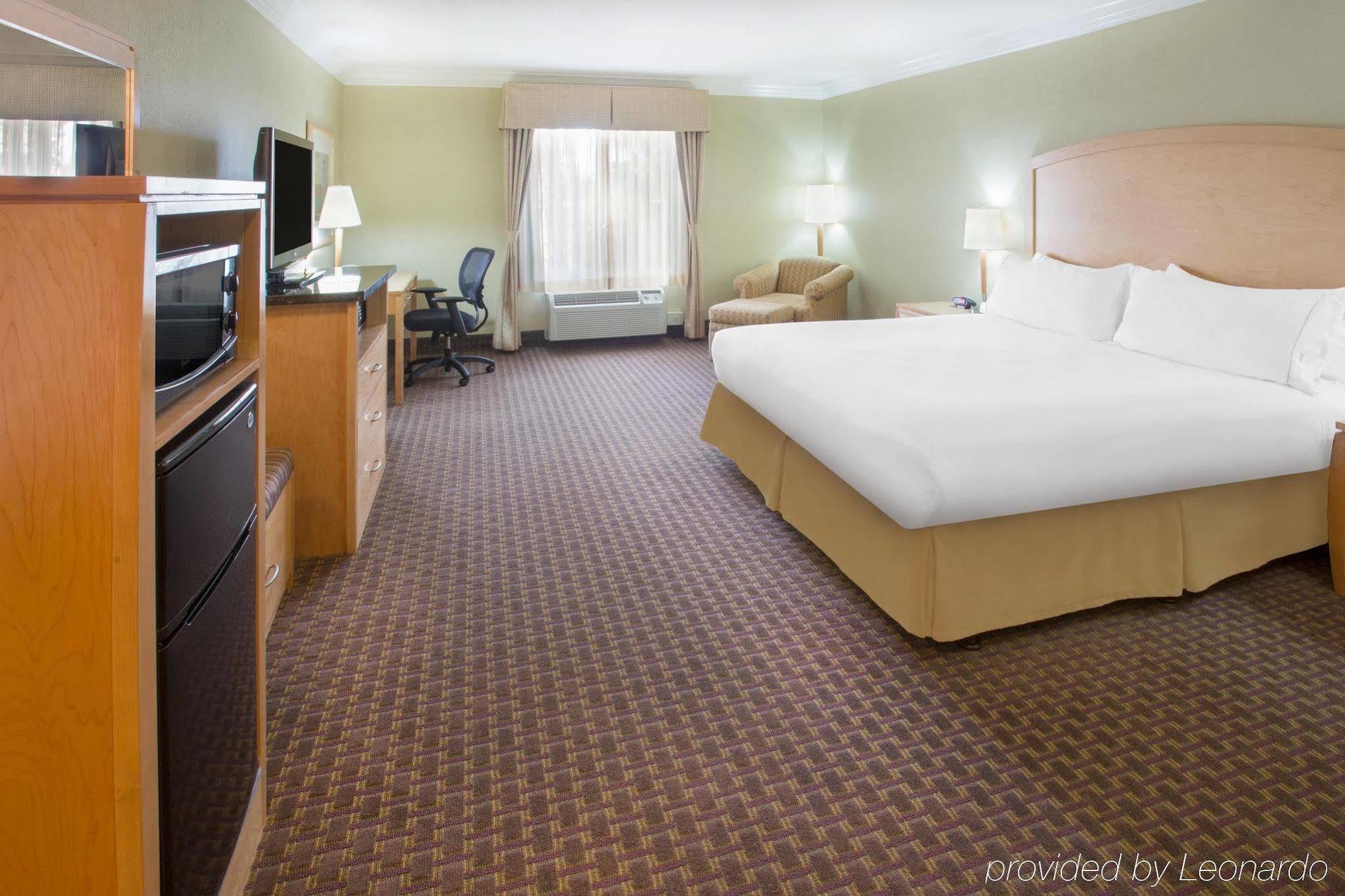 Holiday Inn Express Hotel & Suites Vacaville By Ihg Buitenkant foto