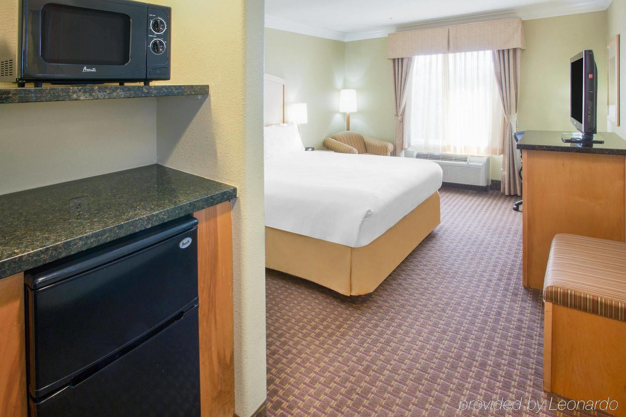 Holiday Inn Express Hotel & Suites Vacaville By Ihg Buitenkant foto